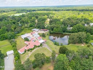 76 Peach Tree Rd, Byhalia, MS 38611