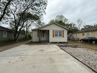 1208 Ann St, Pasadena, TX 77506