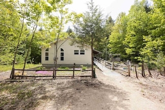 11 Henry Dr, Effingham, NH 03882