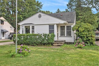 951 Wilson Ave, Norton Shores, MI 49441