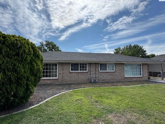 614 N Yelm St, Kennewick, WA 99336