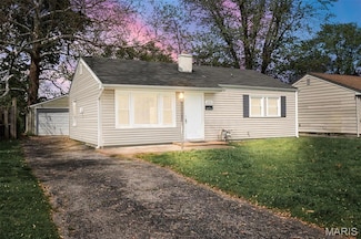 11225 Saint Shawn Ln, Saint Ann, MO 63074