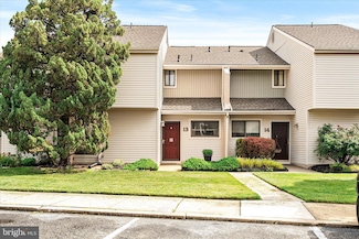 13 Tulip Ct, Mount Laurel, NJ 08054
