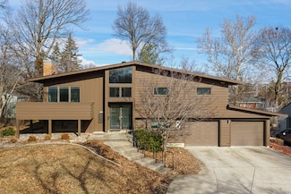 8 Knollcrest Ct, Normal, IL 61761