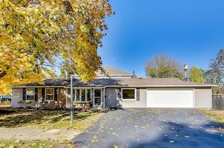 1321 W Liberty Dr, Wheaton, IL 60187