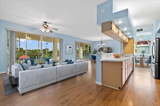 105 Half Moon Cir Unit H2, Hypoluxo, FL 33462