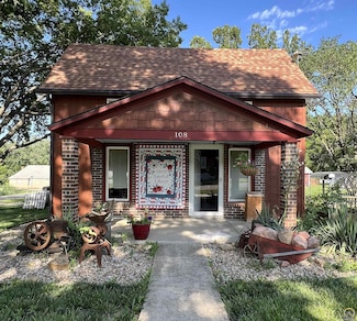 108 Highland Ave, Hoyt, KS 66440