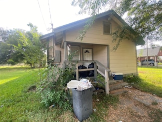 8926 Courtney Dr, Highlands, TX 77562