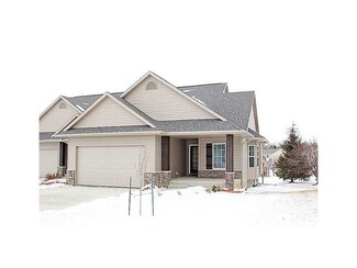 706 Hillview Dr, Fairfax, IA 52228