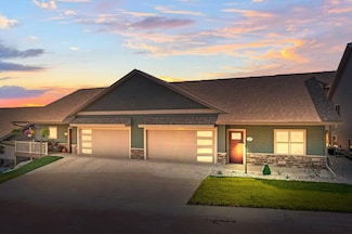 28 Sienna Hills Cir, Mount Horeb, WI 53572