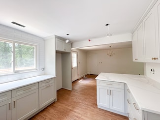 53 E Cross Rd, Stamford, CT 06907