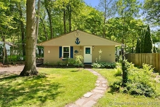 27 Laurelwood Dr, Niantic, CT 06357