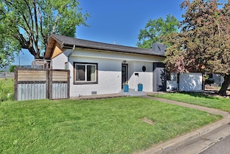 448 S 1st St, Central Point, OR 97502