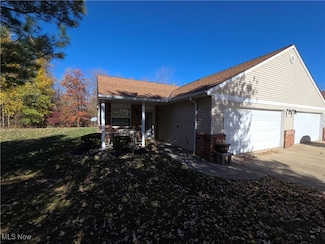 712 N Creek Dr, Painesville, OH 44077