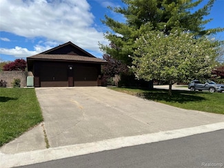 2205 Hammond Place Center, Traverse City, MI 49686