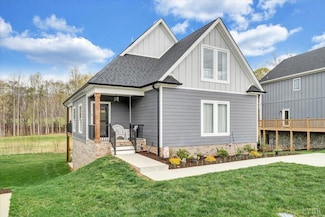 111 Retreat Ln, Huddleston, VA 24104