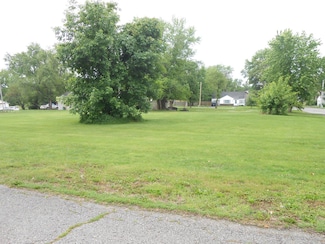 102 N 9th St, Albany, MO 64402