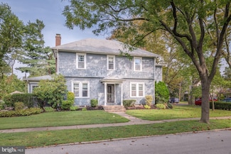 610 4th St, Riverton, NJ 08077