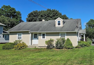 47 Brookfield Ave, Center Moriches, NY 11934