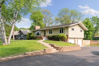 7205 Country Club Dr, Golden Valley, MN 55427