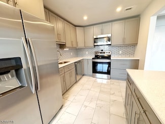 466 Pompton Ave Unit D, Cedar Grove, NJ 07009