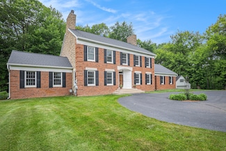 5750 Rolling Hills Dr, Rochester, MI 48306