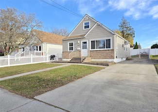 369 Woodfield Rd, West Hempstead, NY 11552
