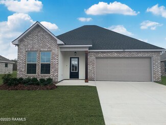 221 Wild Cherry Ln, Lafayette, LA 70508