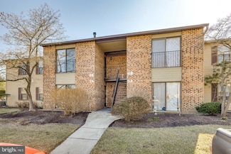 8B Sumac Ct, Mount Laurel, NJ 08054