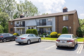 26-8 Great Wood Ct, Fairport, NY 14450