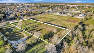 1507 Salem Rd, Victoria, TX 77904