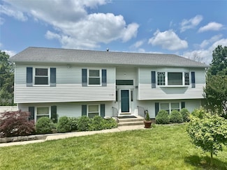 118 Lake Rd, Congers, NY 10920