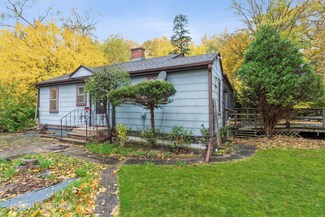1119 Acre Ln, Johnsburg, IL 60051