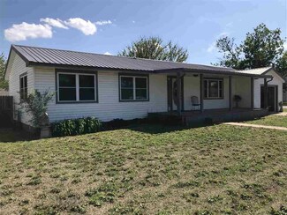 220 W 7th St, Vici, OK 73859