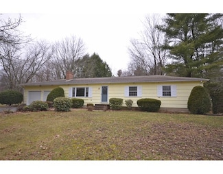 131 Pondview Dr, Amherst, MA 01002