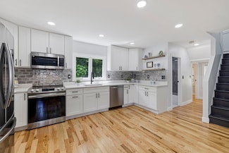 120 Columbia Rd, Lowell, MA 01854