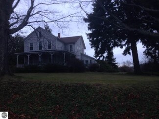 6608 E Horn Rd, Lake Leelanau, MI 49653