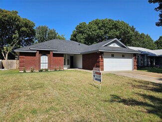 1005 Fiero Dr, Arlington, TX 76001