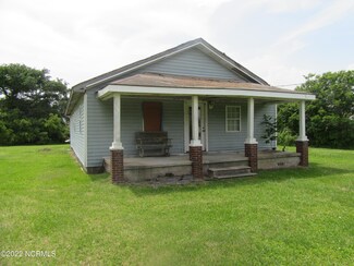 124 Dixon Dr, Newport, NC 28570