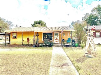 811 SE 2nd St, Knox City, TX 79529