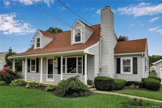 6093 Karen Ave, Newfane, NY 14108