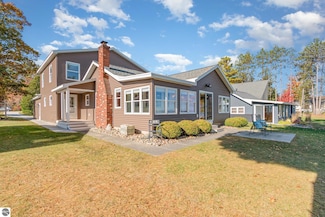 1115 S Bay Dr, Tawas City, MI 48763