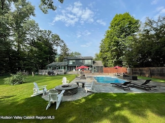 19 Jay St, Phoenicia, NY 12464