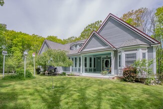 32 Leach Rd, Kittery, ME 03904