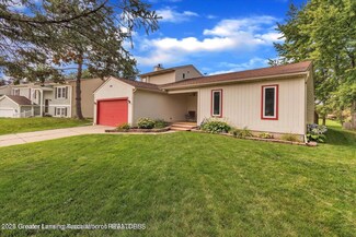 524 Dutch Hill Dr, Lansing, MI 48917