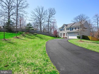 3825 Grafton Ct, Triangle, VA 22172