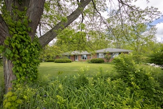 2606 Springbrook Dr, Kalamazoo, MI 49004