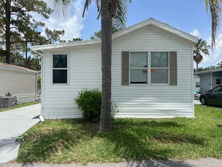 828 Peacock Ln, Kissimmee, FL 34746