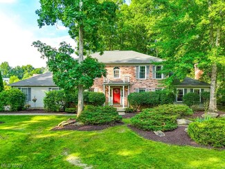 1226 Deepwood Dr, MacEdonia, OH 44056