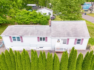 40 Woodland Ave, North Haven, CT 06473